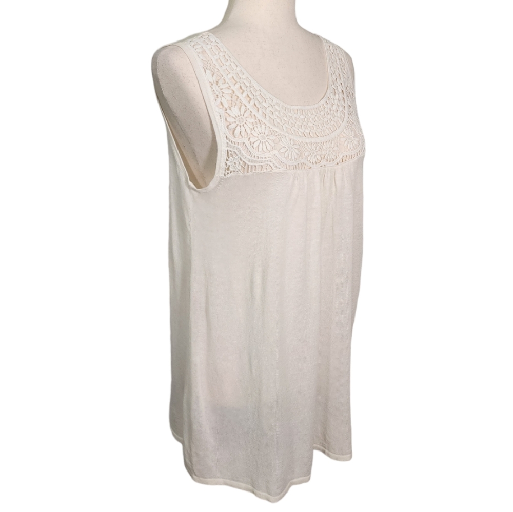 august silk Daisy Crochet Trim Semi Sheer Sweater Knit Tank Top Medium White NEW
